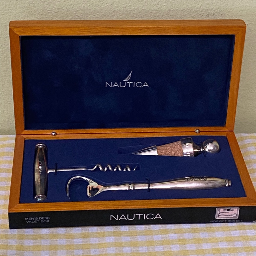 Nautica Silver Wine Accessory Set (c)